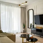 Cozy Cityscape Oasis, Stylish & Cozy Apt, Private Parking Brasov