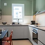 Cozy Cityscape Oasis, Stylish & Cozy Apt, Private Parking Brasov