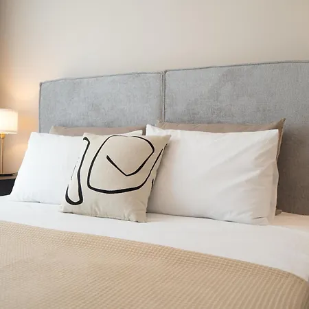 アパート Cozy Cityscape Oasis, Stylish & Cozy Apt, Private Parking ブラショフ