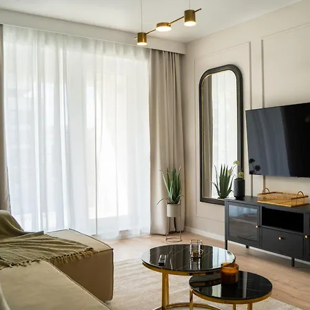 Cozy Cityscape Oasis, Stylish & Cozy Apt, Private Parking ブラショフ