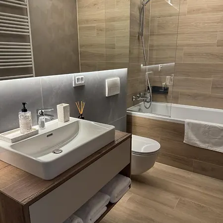 Cozy Cityscape Oasis, Stylish & Cozy Apt, Private Parking アパート