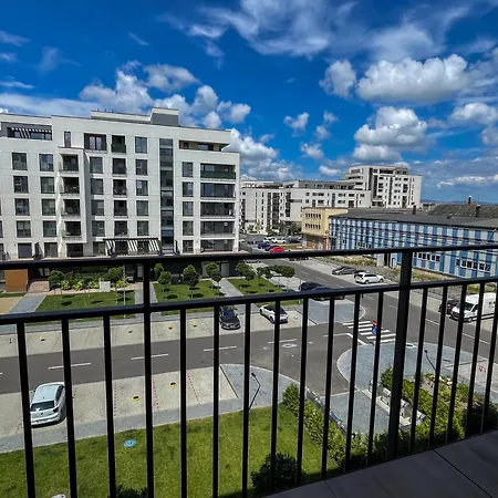 Cityscape Oasis, Stylish & Cozy Apt, Private Parking