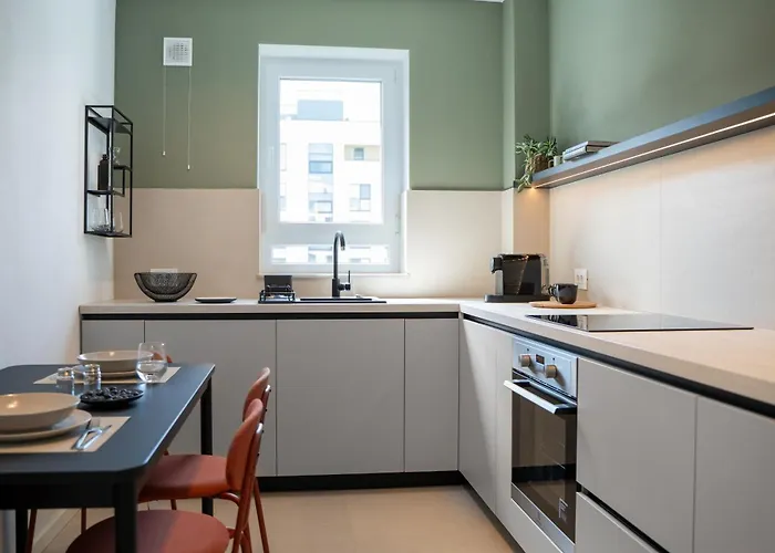 Cozy Cityscape Oasis, Stylish & Cozy Apt, Private Parking Braşov