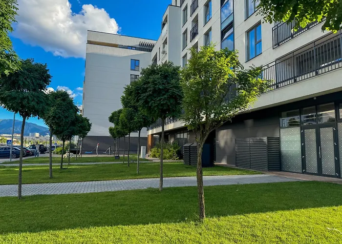 Cozy Cityscape Oasis, Stylish & Cozy Apt, Private Parking Braşov